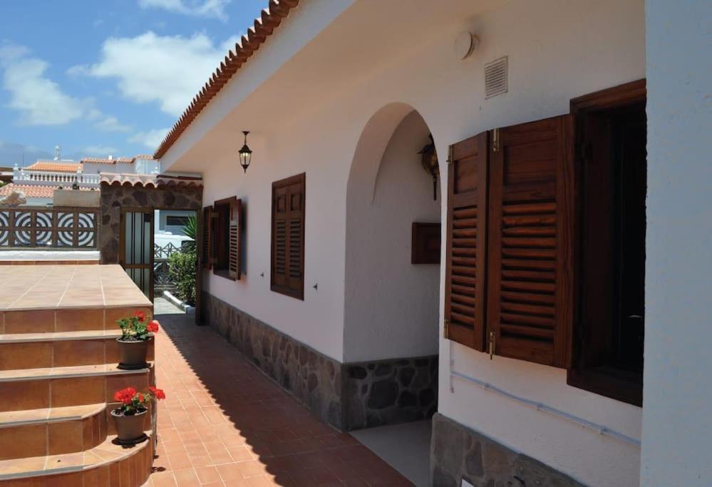 Los Cisnes Encantadora Casa Con Jardin Y Estudio Vista Al Mar El Medano  Exterior photo