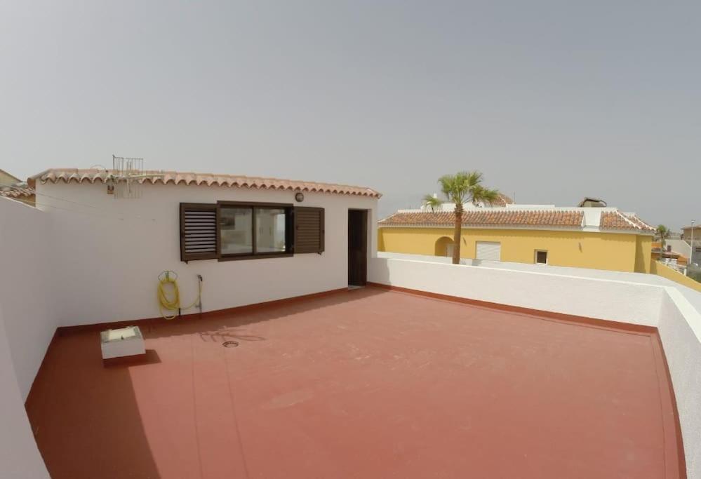 Los Cisnes Encantadora Casa Con Jardin Y Estudio Vista Al Mar El Medano  Exterior photo